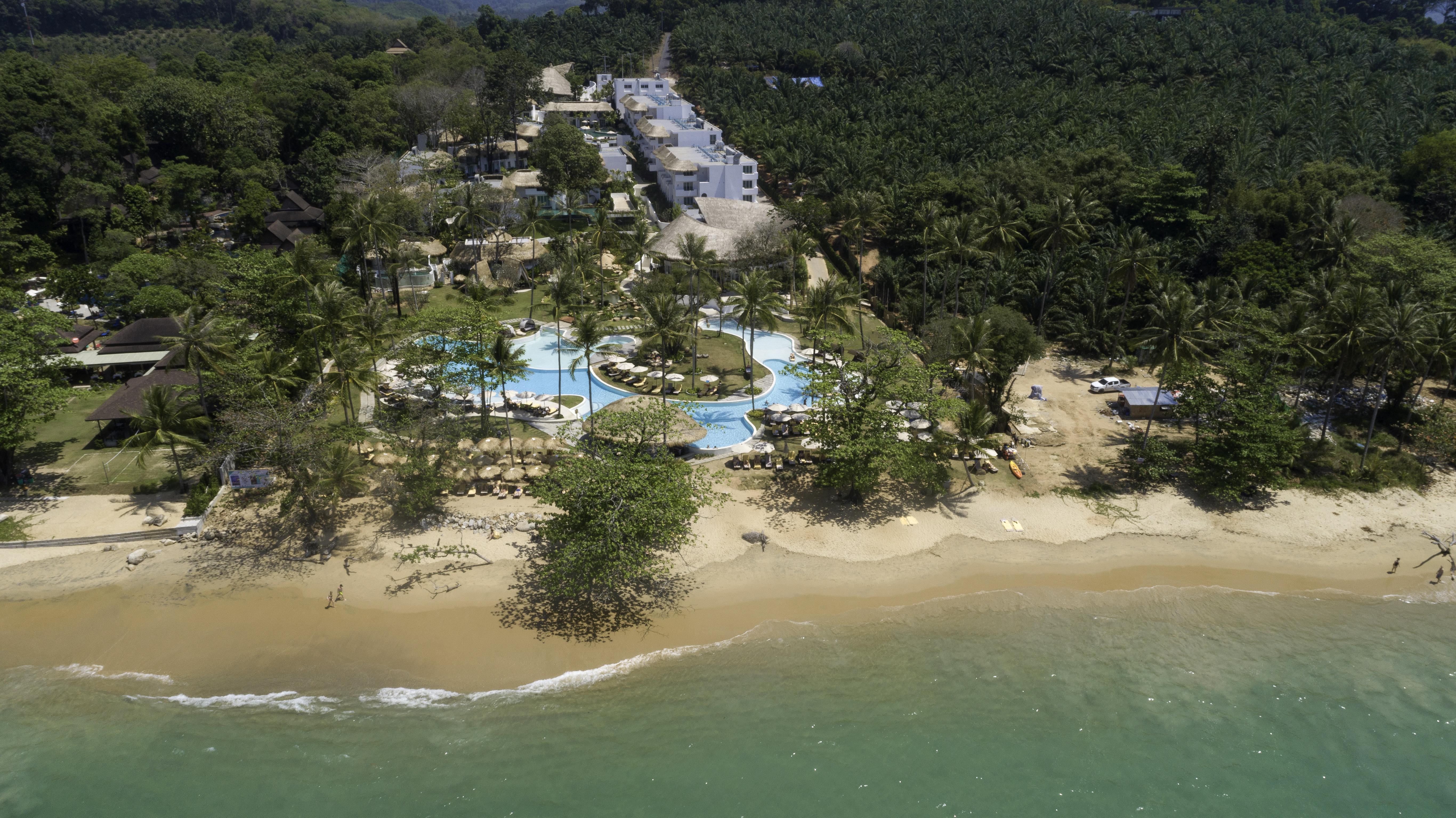 Eden Beach Khaolak Resort And Spa A Lopesan Collection Hotel - Sha Extra Plus Khao Lak Luaran gambar Aerial view of the resort